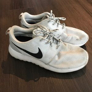 Light Gray Nike Roshe