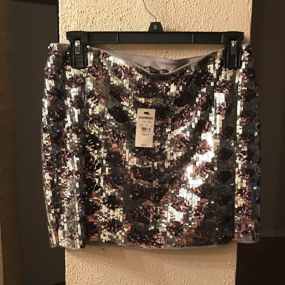 CLEARANCE‼️ NWT Express Sequin mini skirt size XS