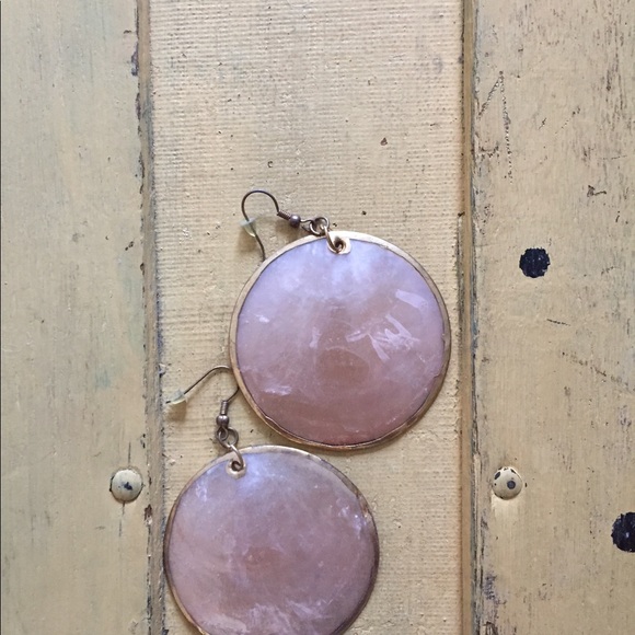 BOHO ETHEREAL LT PINK ROUND SHELL STATEMT EARRINGS - Picture 3 of 4