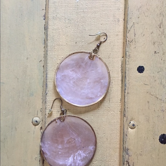 BOHO ETHEREAL LT PINK ROUND SHELL STATEMT EARRINGS - Picture 4 of 4