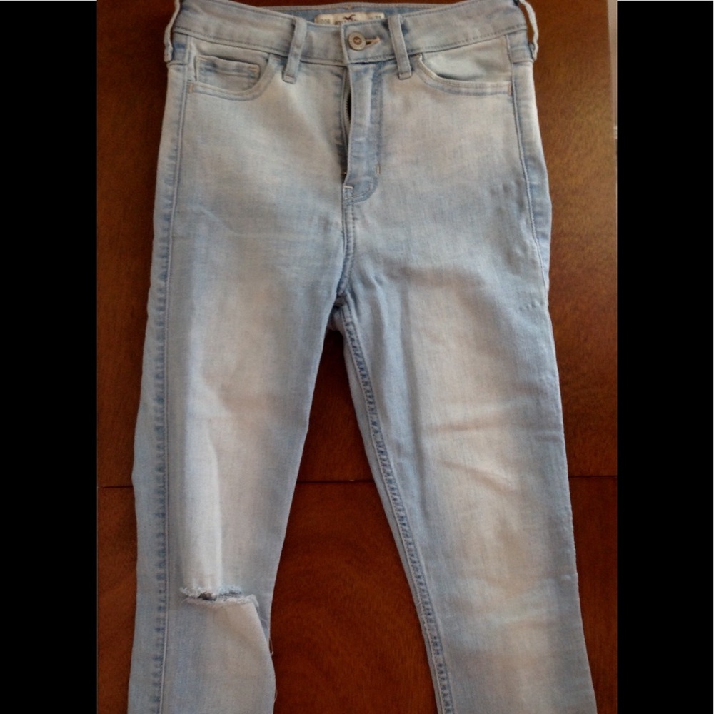 Denim Light Wash Jeans with Rip in the Knee