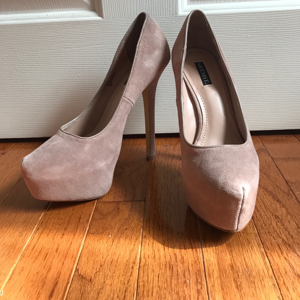 Shoemint platform pumps in a pink nude suede