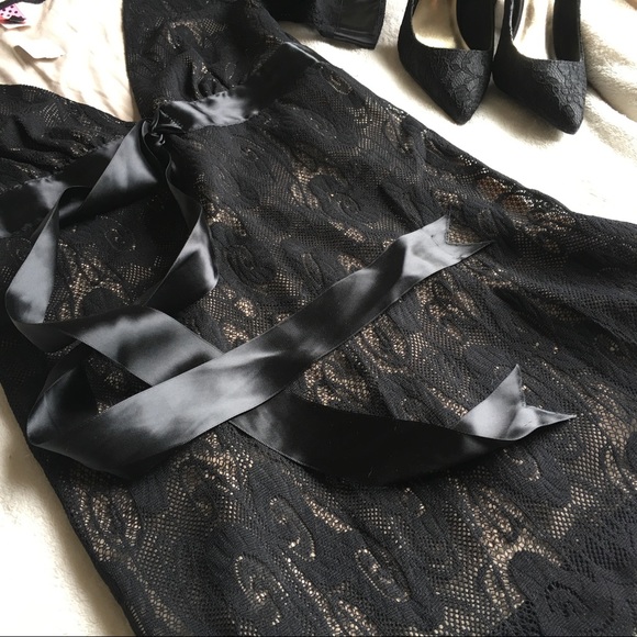 x2HP🌹{GRACE AND LACE} Black Crochet Lace Overlay - Picture 2 of 8