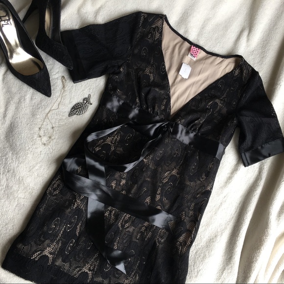 x2HP🌹{GRACE AND LACE} Black Crochet Lace Overlay - Picture 8 of 8