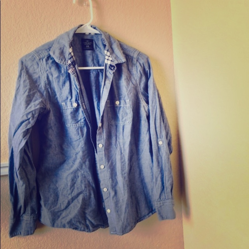 Faded Glory light denim button down shirt🌷