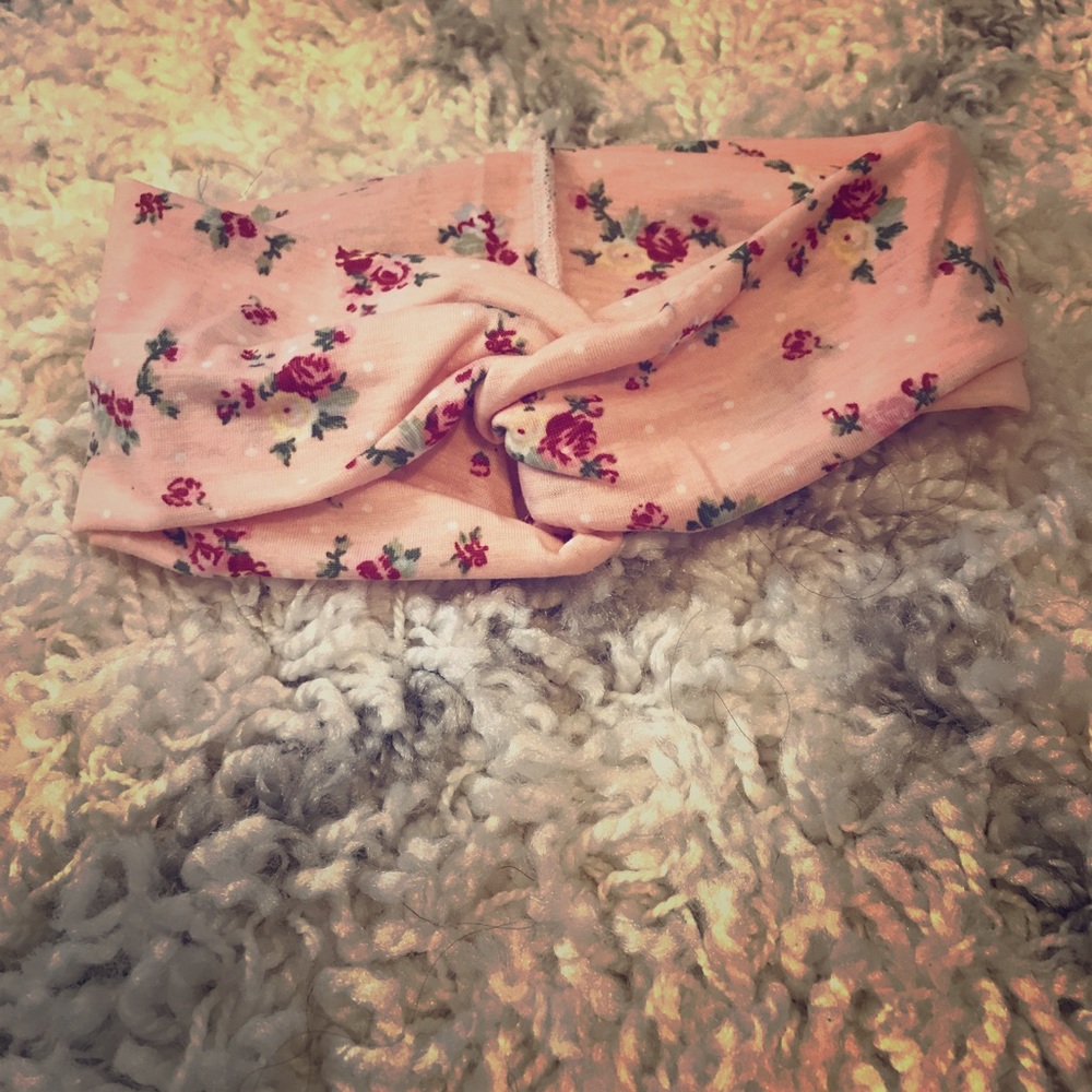 Cute floral headband.