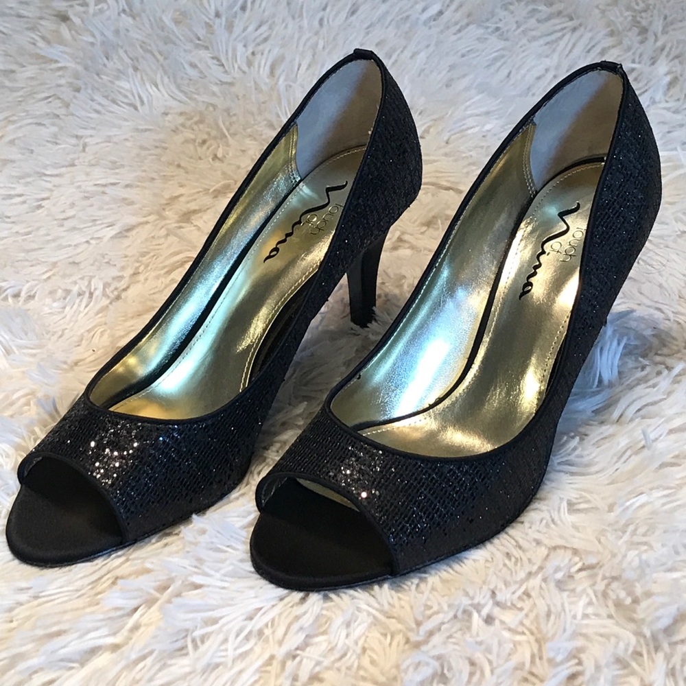 Touch of Nina Black pump size 9 1/2