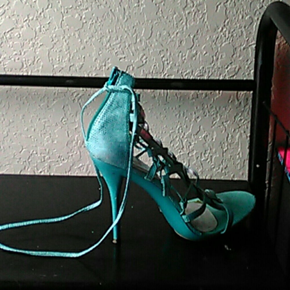 Tied to tie to ankle heels