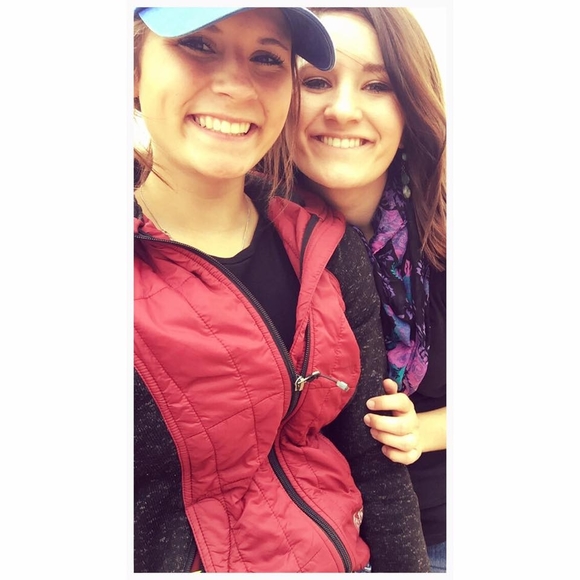 Meet your Posher, Beth - Picture 1 of 1