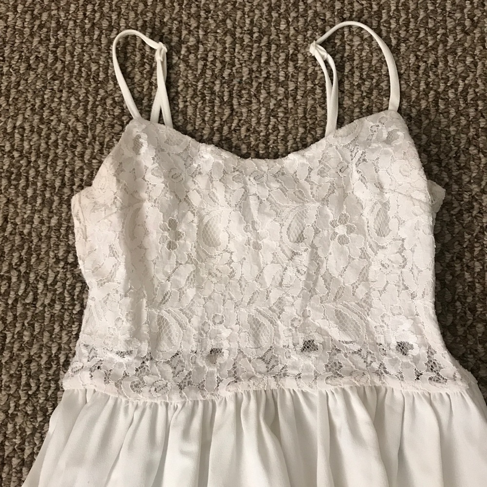 White lace short dress