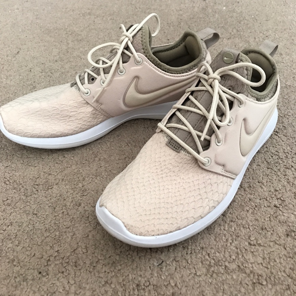 Nike Roshe Run size 8.5 sneakers