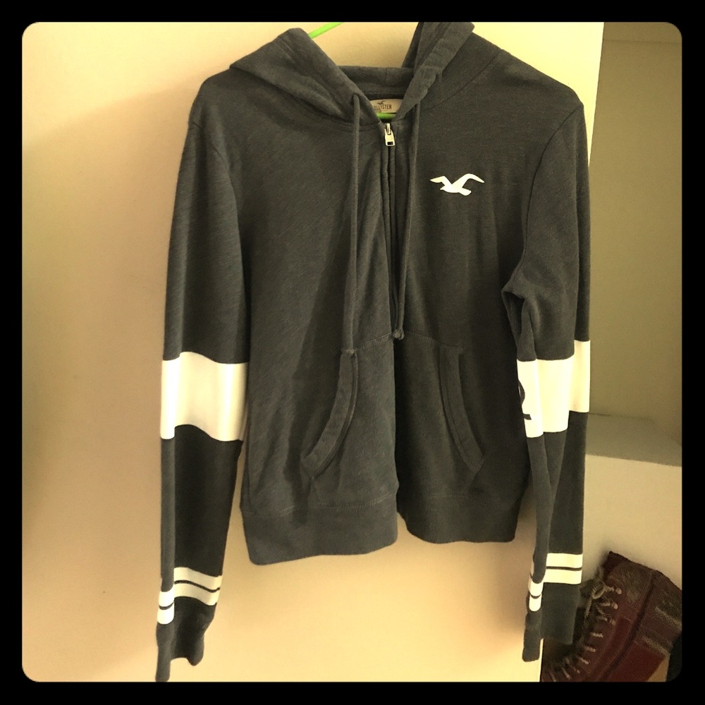 ⭐️LAST CHANCE⭐️ Hollister Hoodie, grey and white