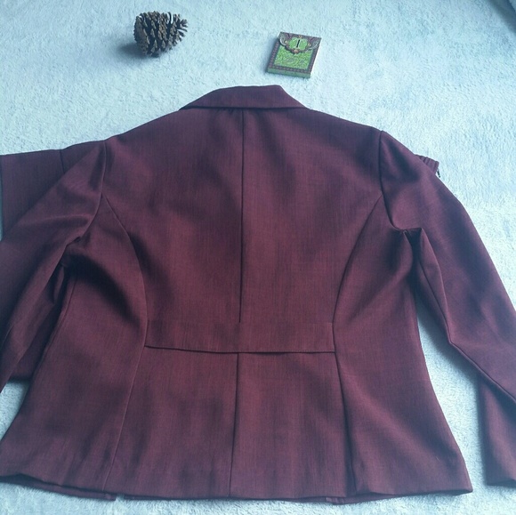 Kathie Lee 2 piece suit - Picture 3 of 5