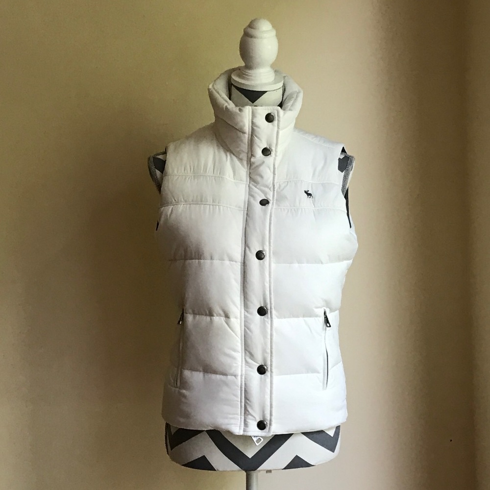 NWOT Abercrombie Women's Down Vest Size Medium
