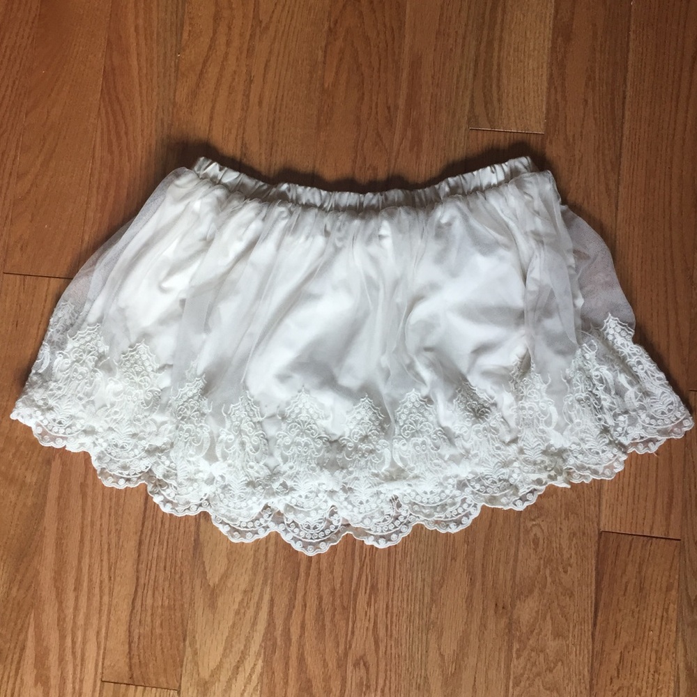 Lace white skirt