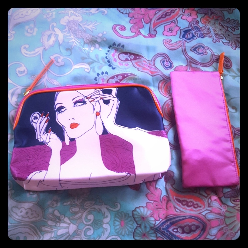 Estee Lauder make-up bag(s)