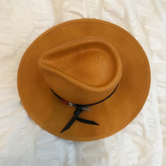 Brand new lovey bird hat!! Never worn sz medium - Picture 2 of 5