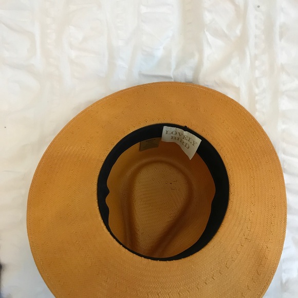 Brand new lovey bird hat!! Never worn sz medium - Picture 5 of 5