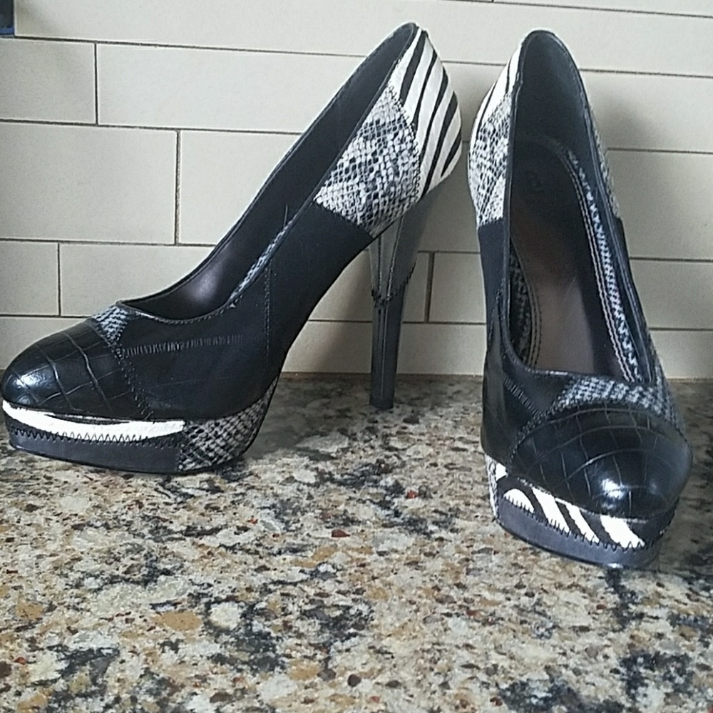 BAKERS size 8 platform pumps NEW