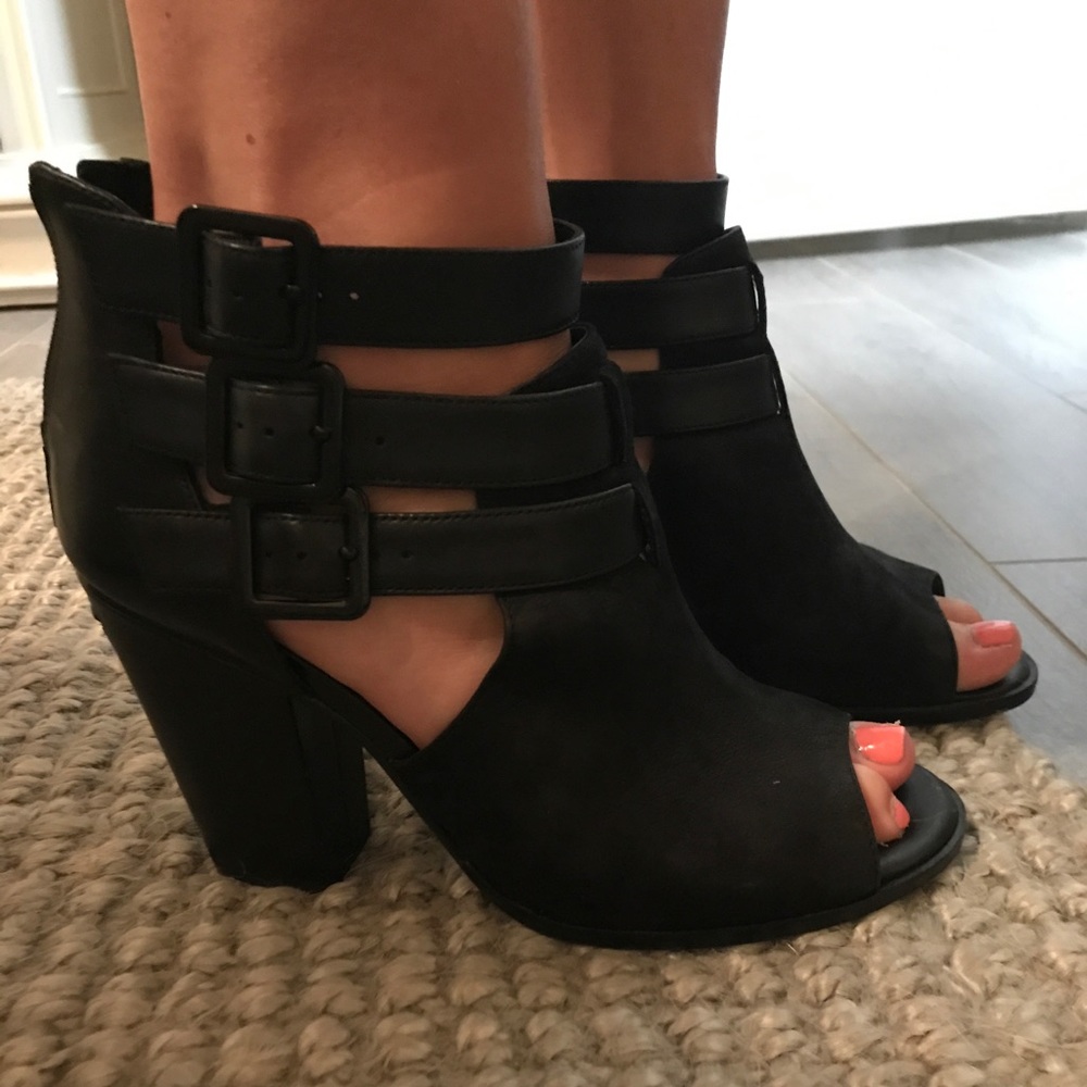 Gianni Bini black leather and suede booties