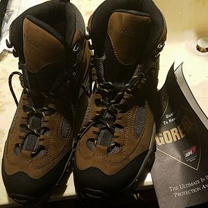Vasque hiking boots