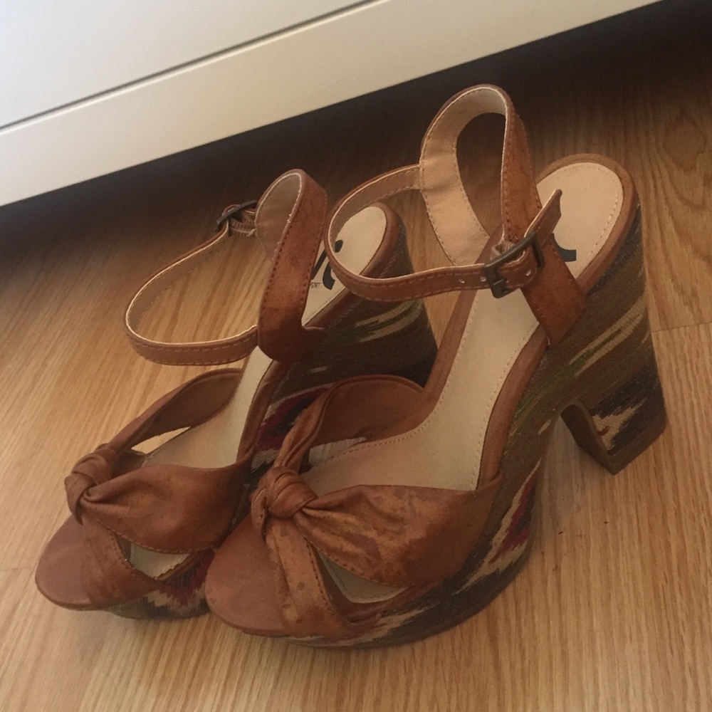 Report Heels