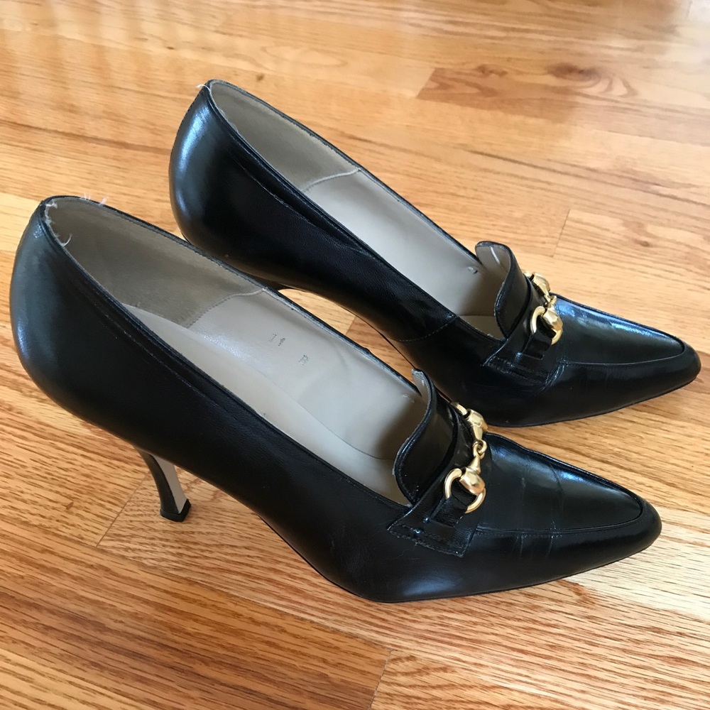 Women black leather pumps in size 11 B