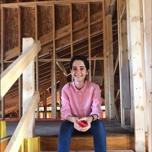 Meet your Posher, Mona