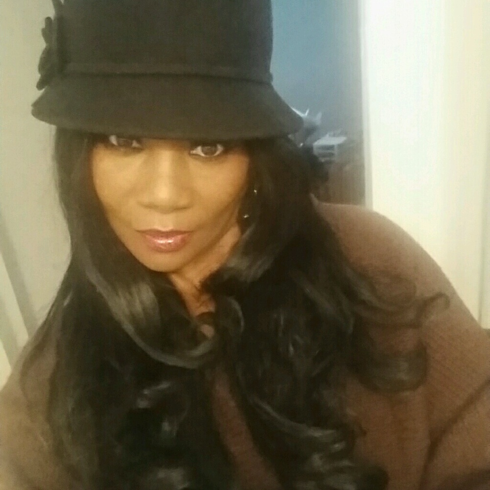 Meet your Posher, Cynthia