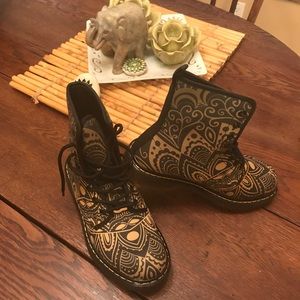 Mandala printed high top military boots!