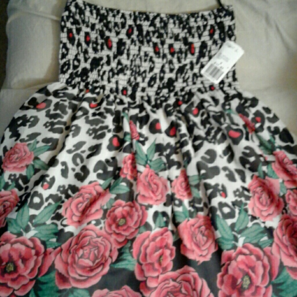 "NWT" Forever 21 strapless sun dress