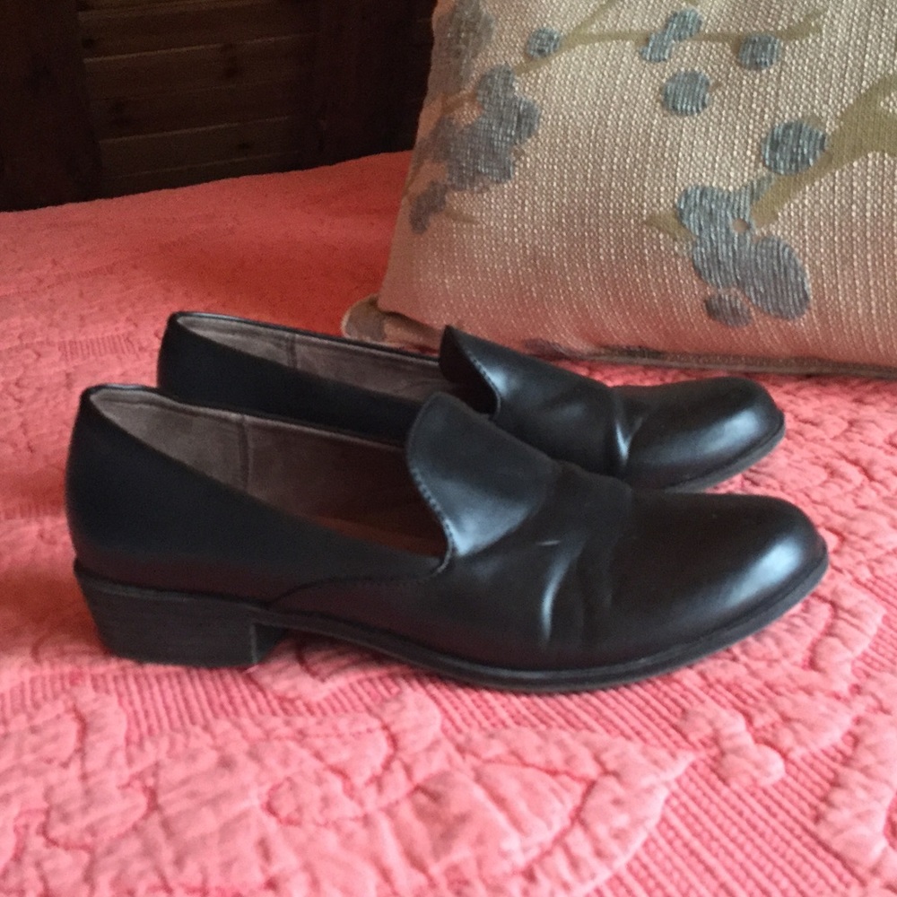 Natural soul loafers