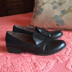 Natural soul loafers