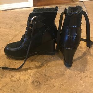 Guess  booties size 6
