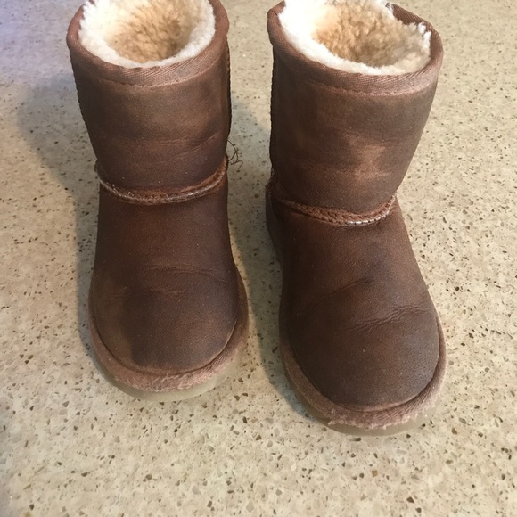 Ugg - Picture 1 of 4