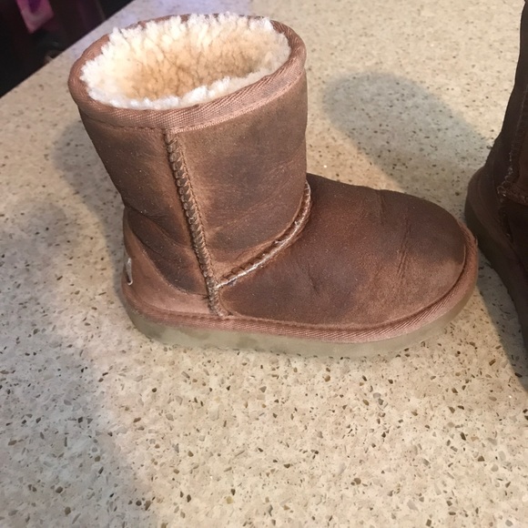 Ugg - Picture 2 of 4