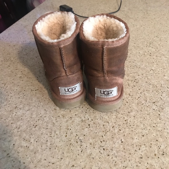 Ugg - Picture 4 of 4