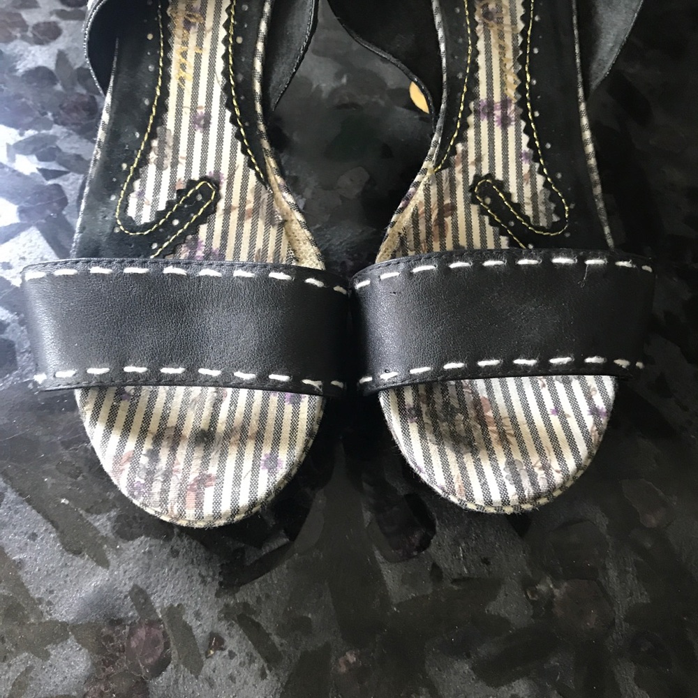 Poetic License White Stitch & Round Heel - Picture 5 of 7