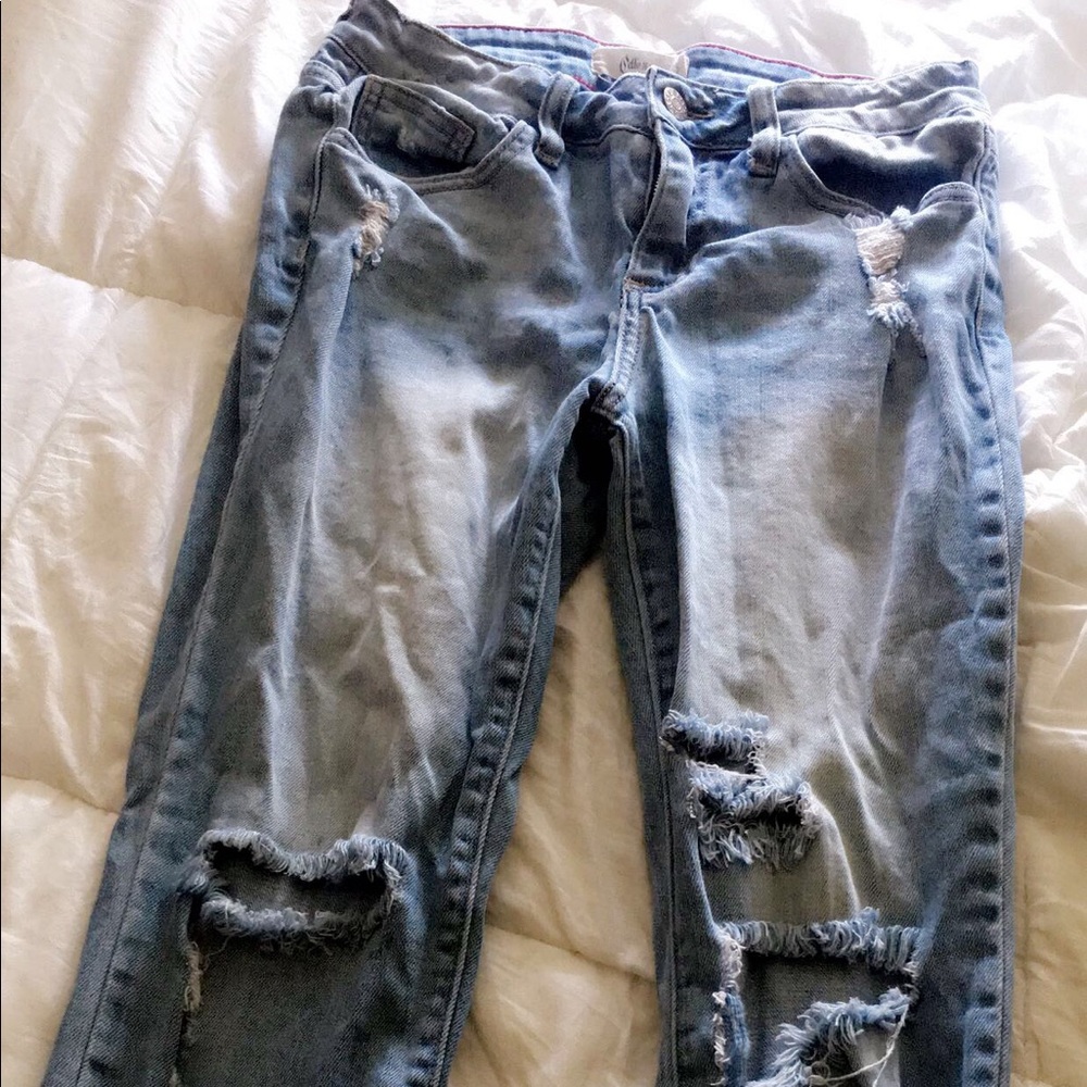 Mid Rise Distressed Ankle Jean