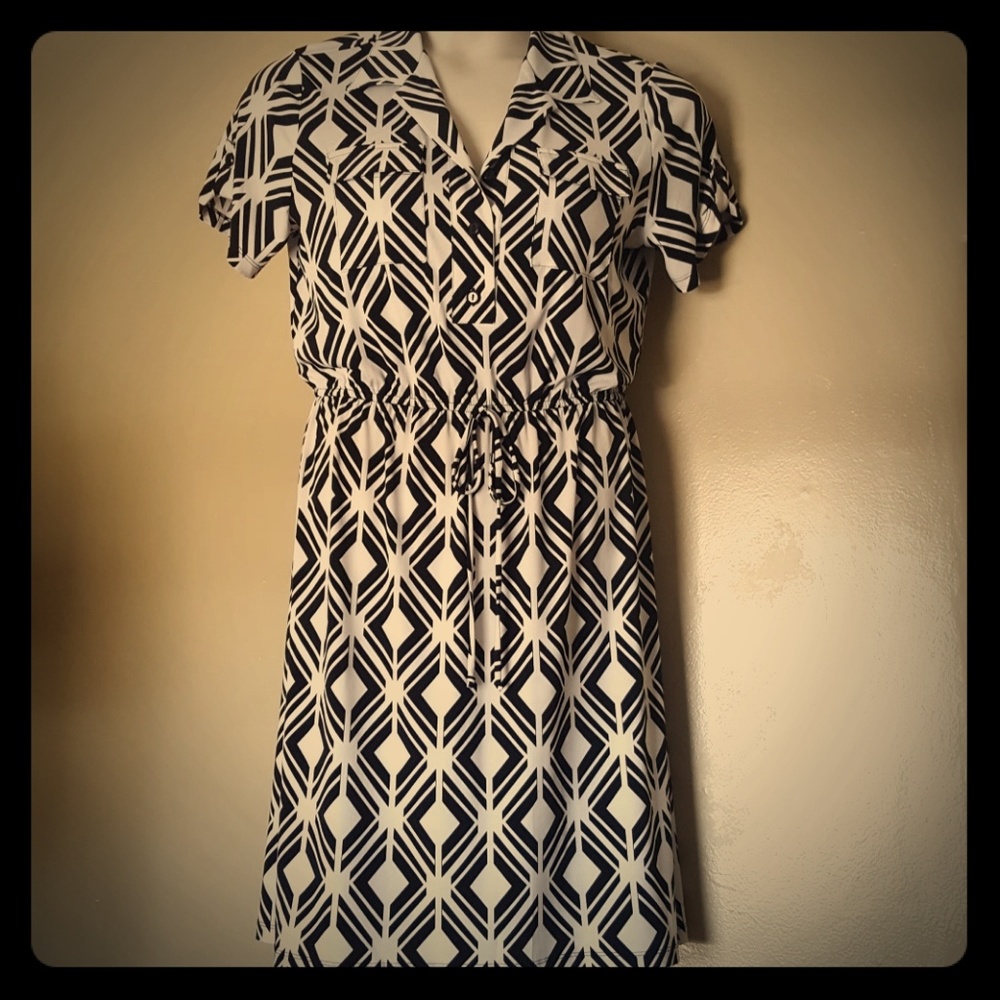 ⤵️MAKE AN OFFER⤵️Black & White Dress