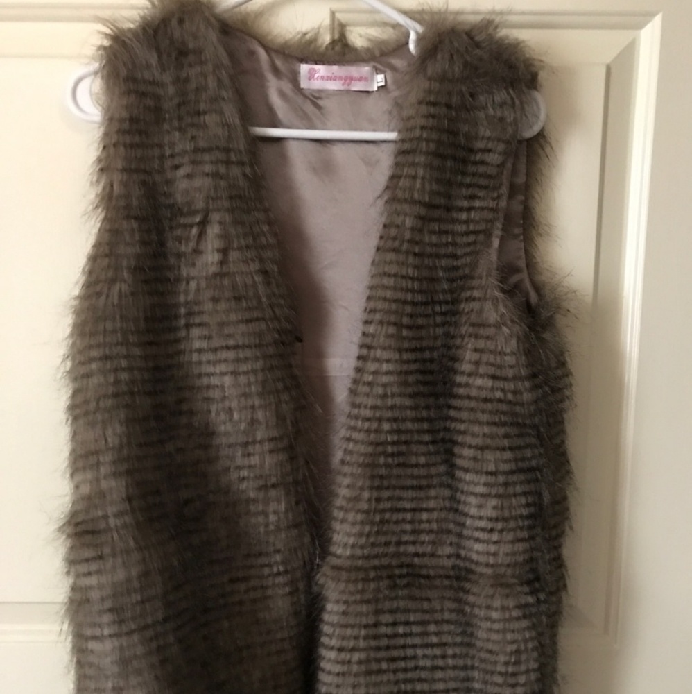 Like New Faux feather vest