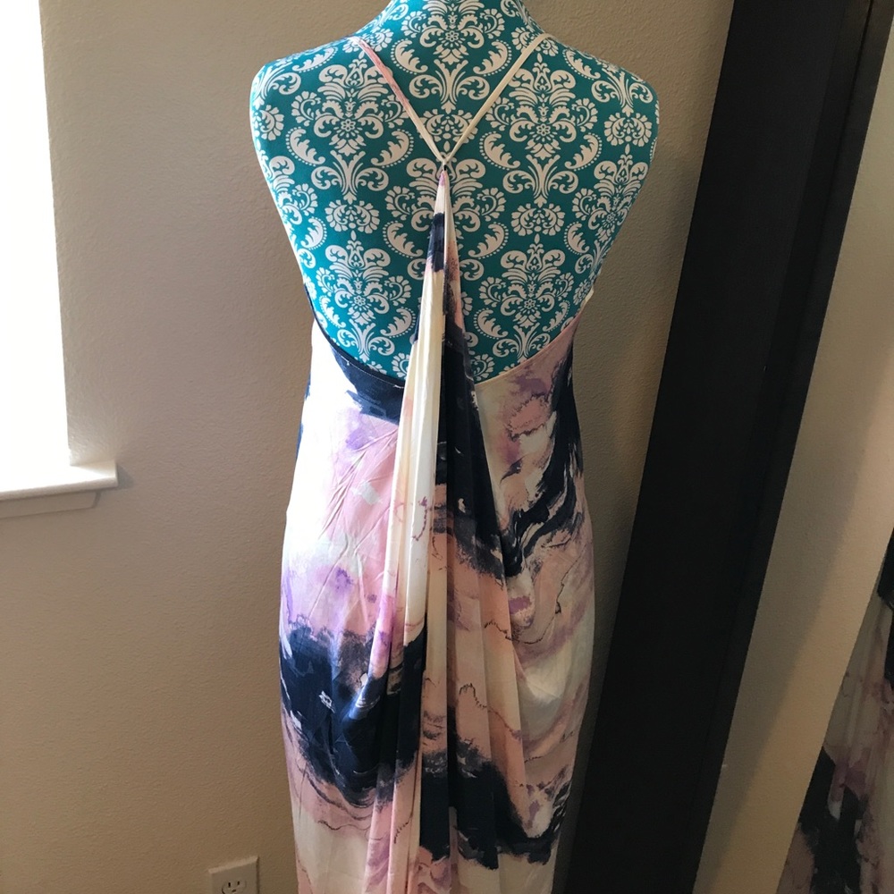 NWT Draped Back Printed Maxi Dress M/L ๐ - Picture 5 of 8