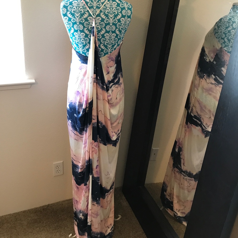 NWT Draped Back Printed Maxi Dress M/L ๐ - Picture 6 of 8