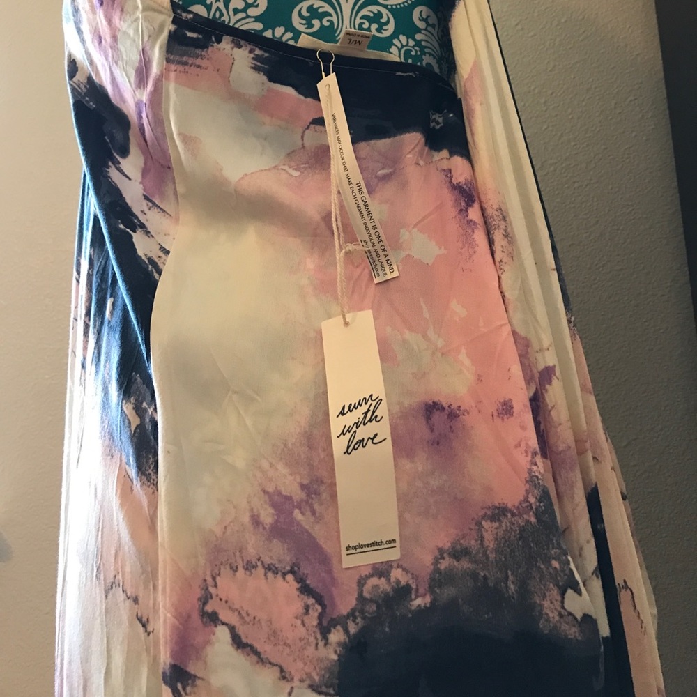 NWT Draped Back Printed Maxi Dress M/L ๐ - Picture 8 of 8