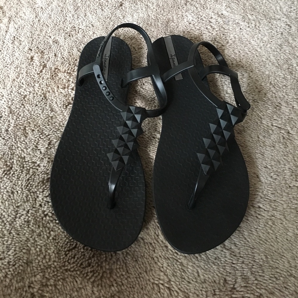 Black sandals. Size 7
