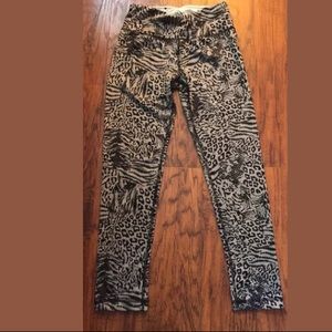 Leopard capris XS NWOT
