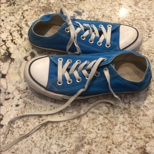 Bright blue converse used no smell