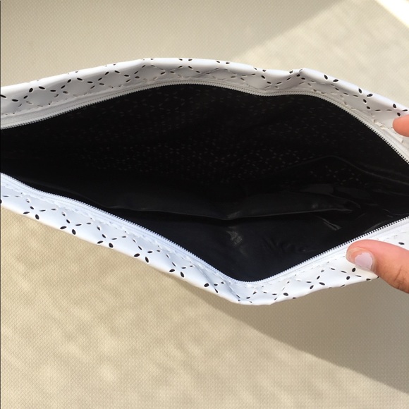 New Estée Lauder Makeup bag - Picture 3 of 3