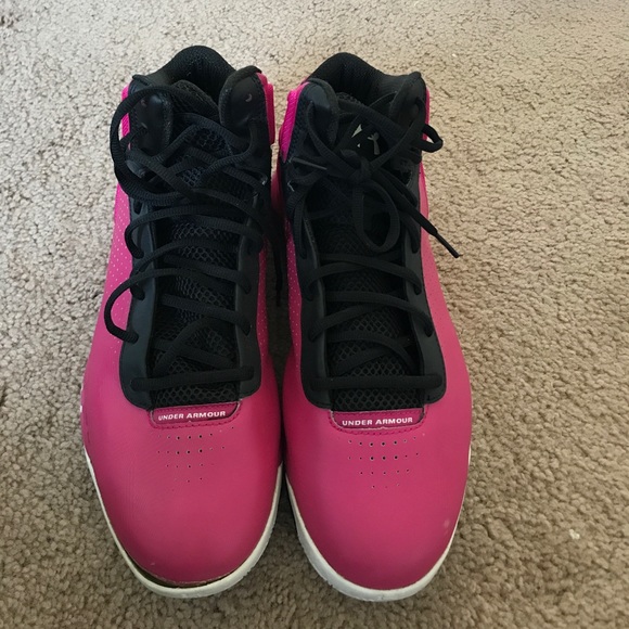 Women's Basketball Shoe - Picture 2 of 3