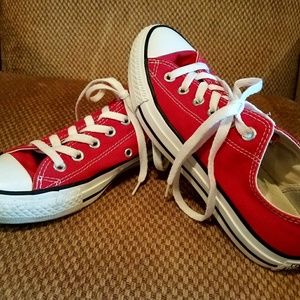 CONVERSE RED CHUCK TAYLOR ALL STAR SHOES SIZE 5/7